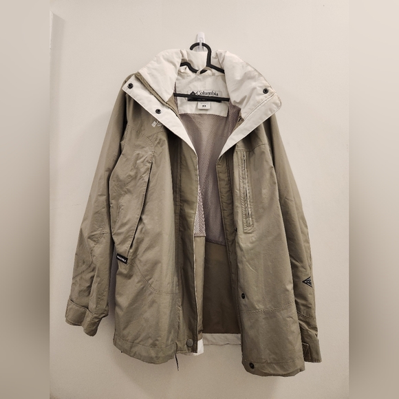 EUC Columbia Omni Tech Packable Hiking Jacket - Picture 4 of 4